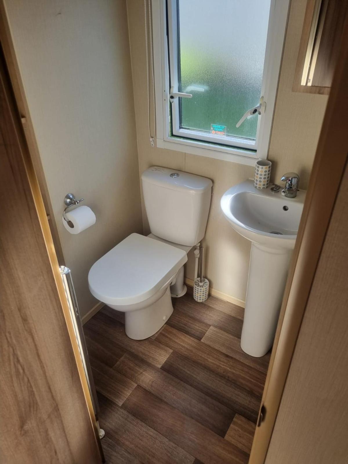 Newquay Bay Porth Caravan - 6 Berth ภายนอก รูปภาพ